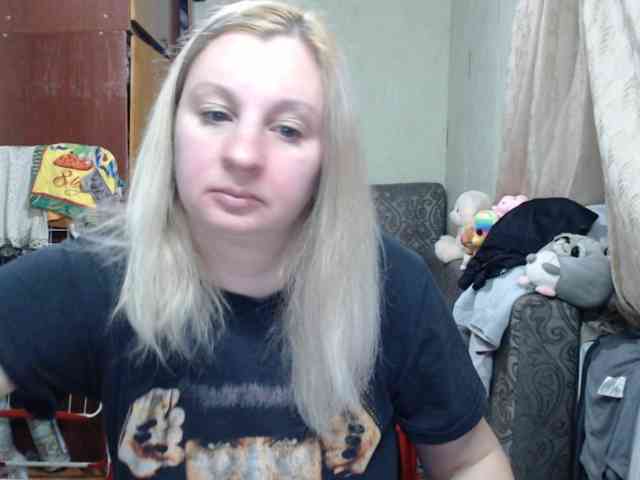 BustyBlondy webcam