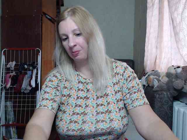 BustyBlondy webcam