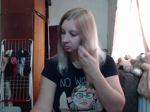 BustyBlondy webcam