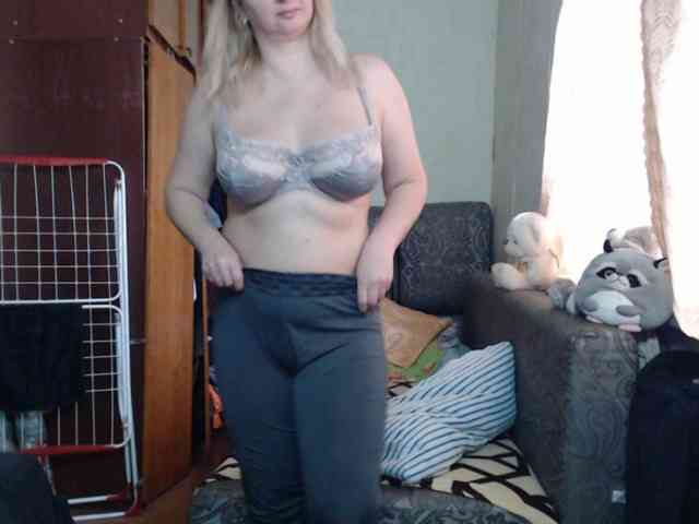 BustyBlondy webcam