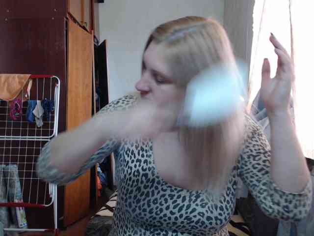 BustyBlondy webcam