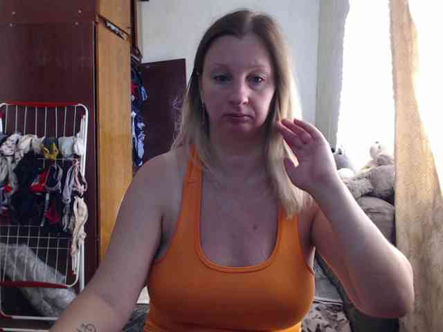 BustyBlondy webcam