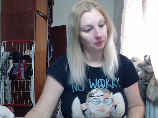 BustyBlondy webcam