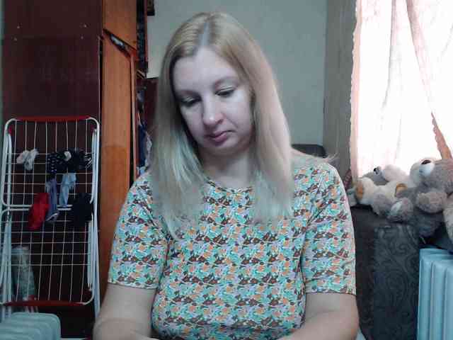 BustyBlondy webcam
