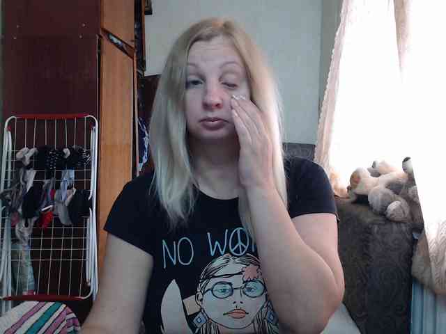 BustyBlondy webcam