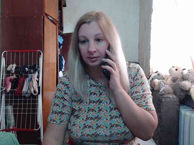 BustyBlondy webcam