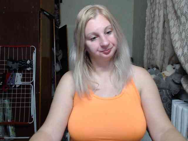 BustyBlondy webcam
