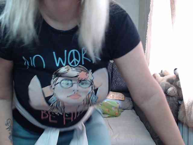 BustyBlondy webcam