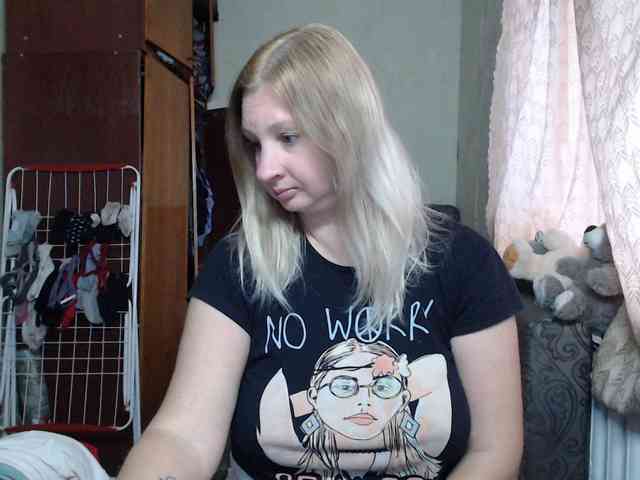 BustyBlondy webcam