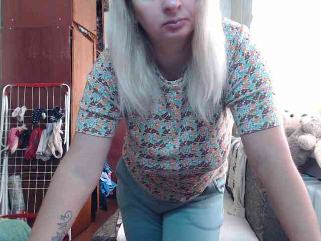 BustyBlondy webcam