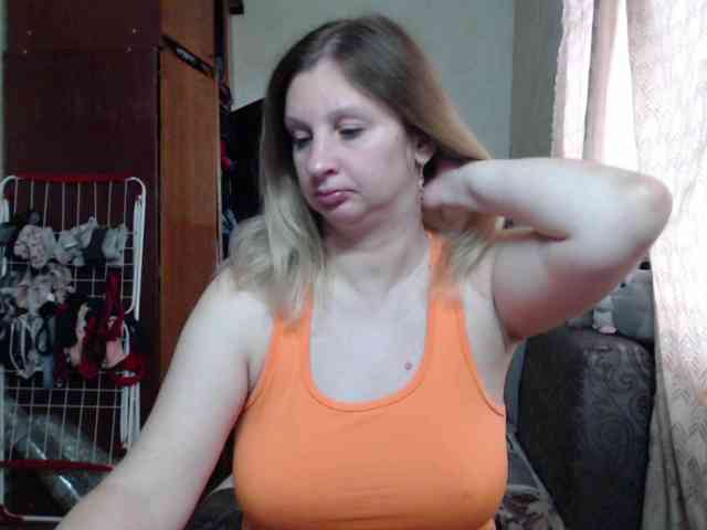 BustyBlondy webcam