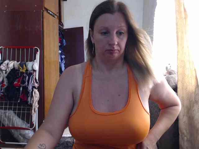 BustyBlondy webcam
