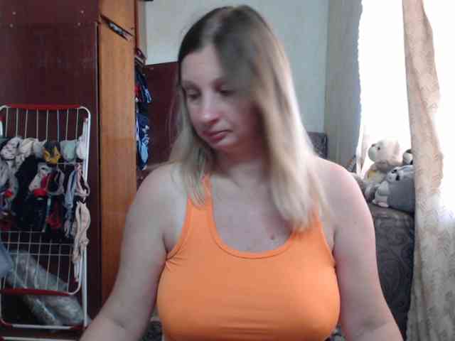 BustyBlondy webcam