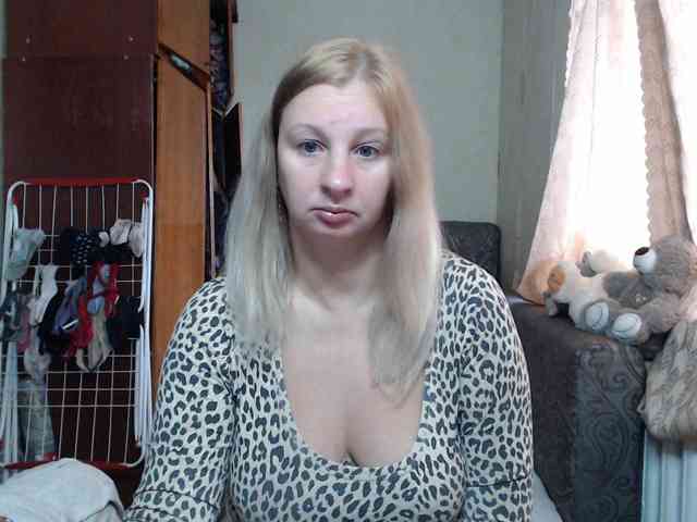 BustyBlondy webcam
