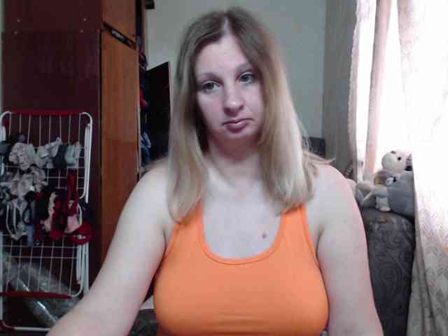 BustyBlondy webcam