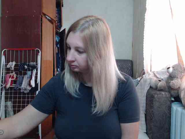 BustyBlondy webcam