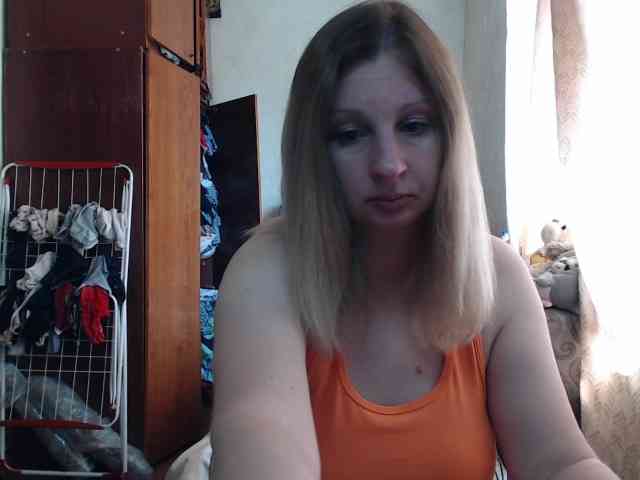 BustyBlondy webcam