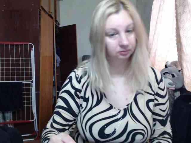 BustyBlondy webcam