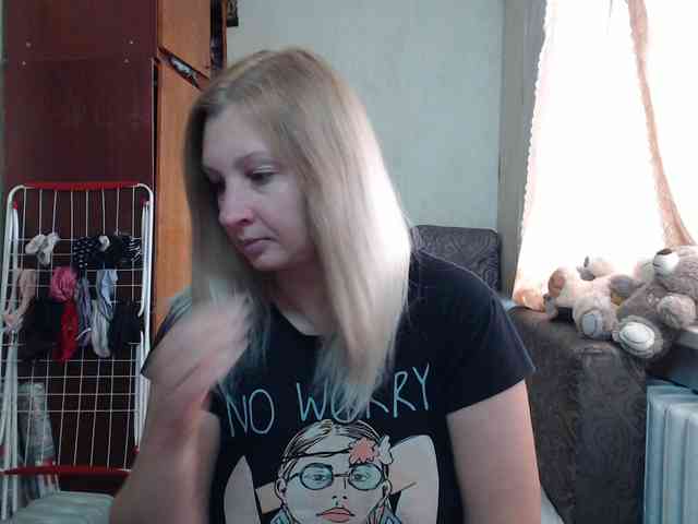 BustyBlondy webcam