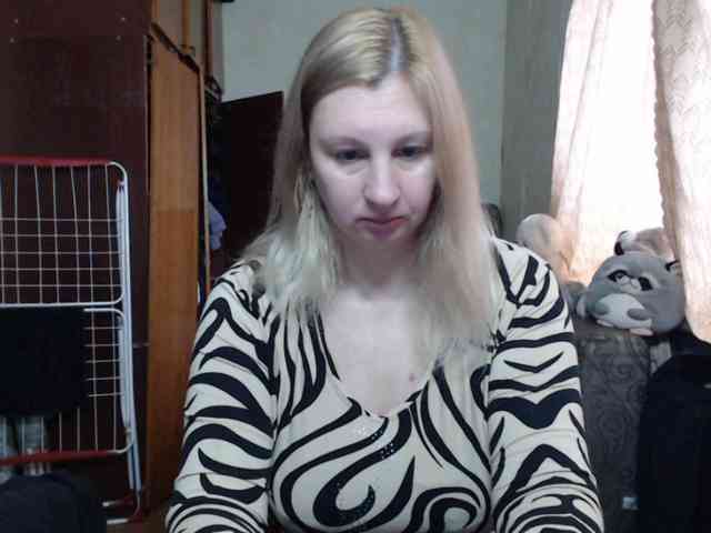 BustyBlondy webcam
