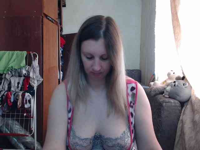 nude webcam chatroom BustyBlondy