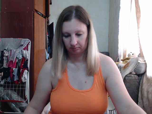 BustyBlondy webcam