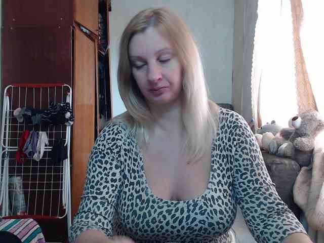 BustyBlondy webcam