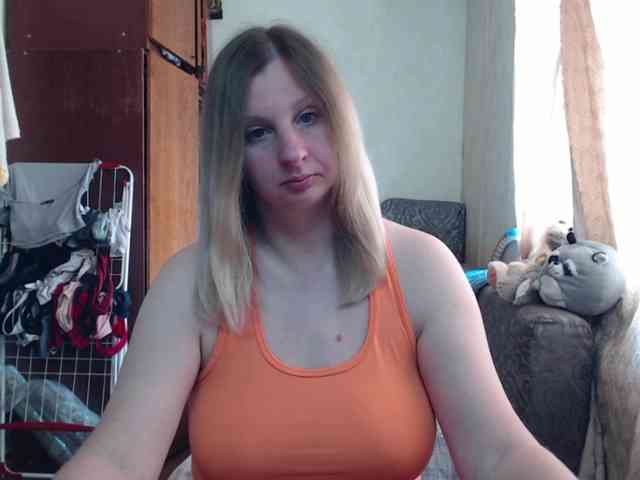 BustyBlondy webcam