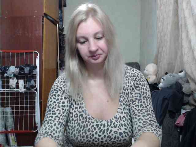 BustyBlondy webcam