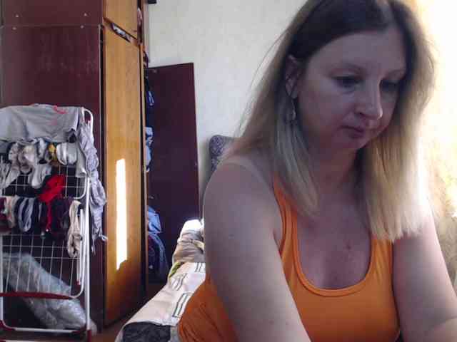 BustyBlondy webcam