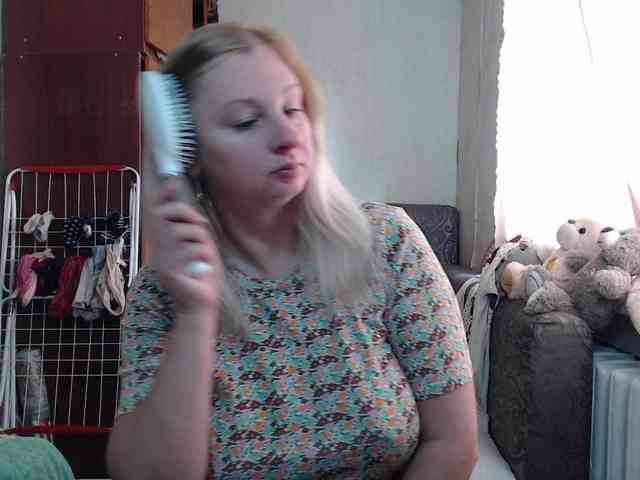 BustyBlondy webcam
