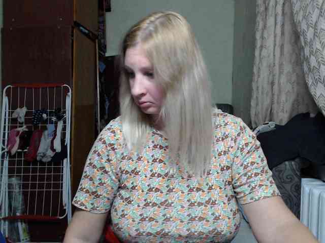 BustyBlondy webcam