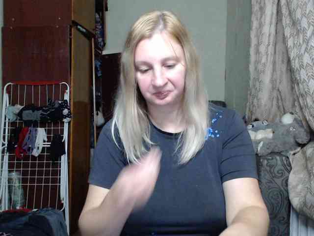 BustyBlondy webcam