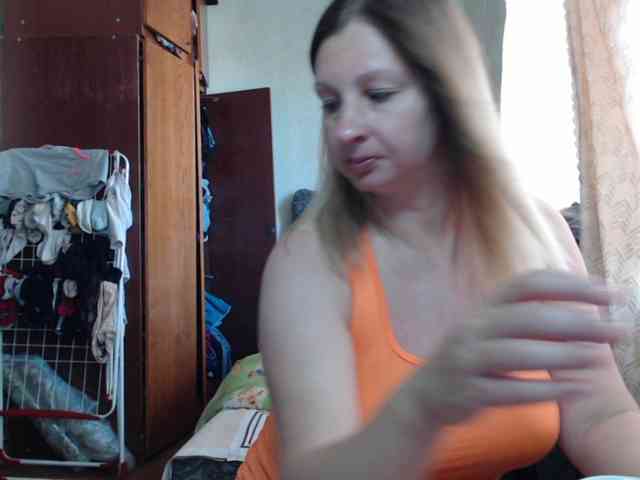 BustyBlondy webcam