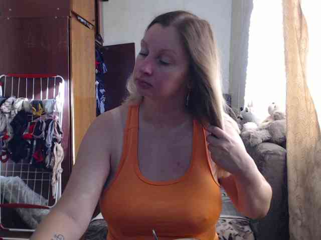 BustyBlondy webcam