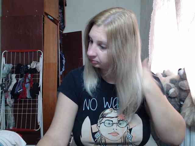 BustyBlondy webcam