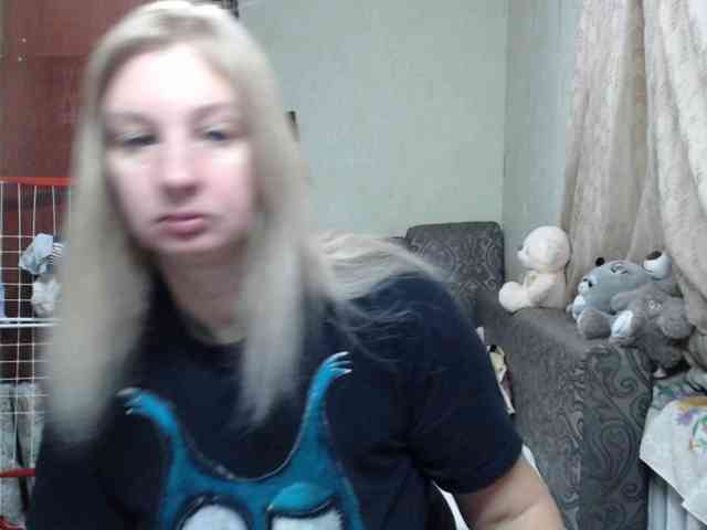 BustyBlondy webcam