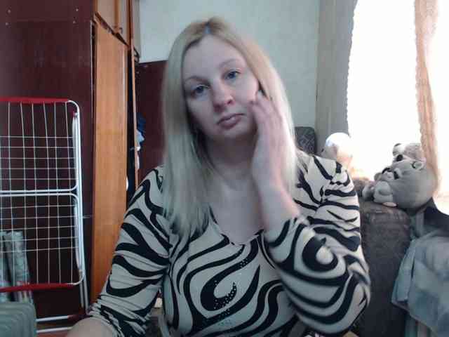 BustyBlondy webcam