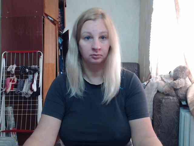 BustyBlondy webcam