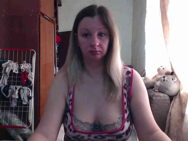 BustyBlondy webcam