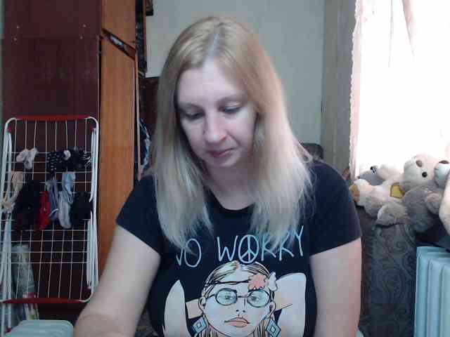 BustyBlondy webcam