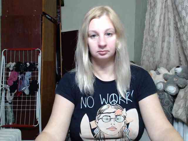 BustyBlondy webcam