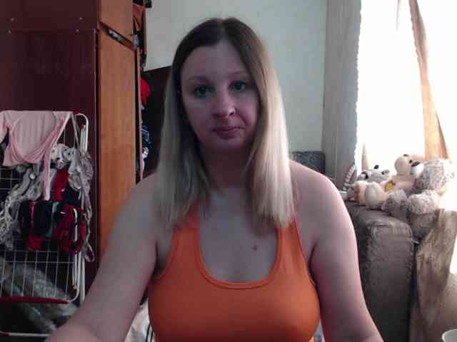 BustyBlondy webcam