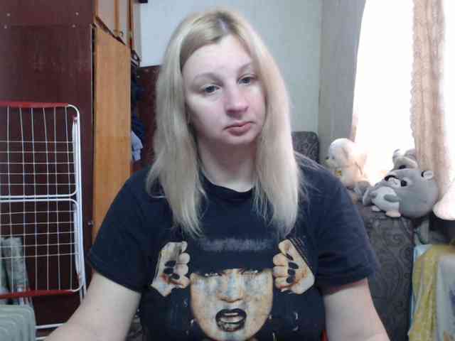 BustyBlondy webcam