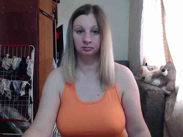 BustyBlondy webcam