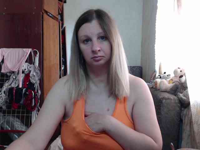 BustyBlondy webcam