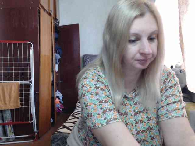BustyBlondy webcam