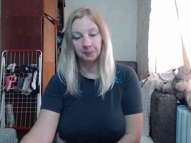 BustyBlondy webcam