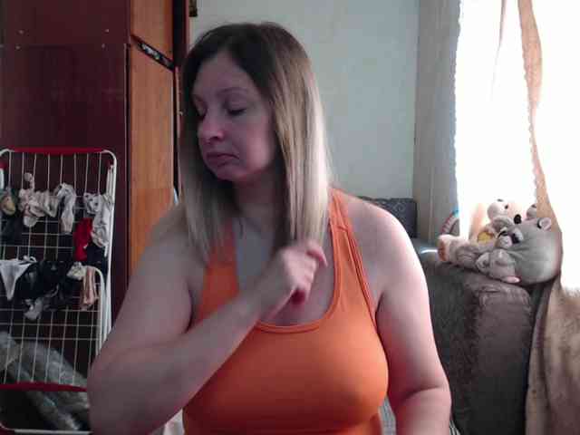 BustyBlondy webcam