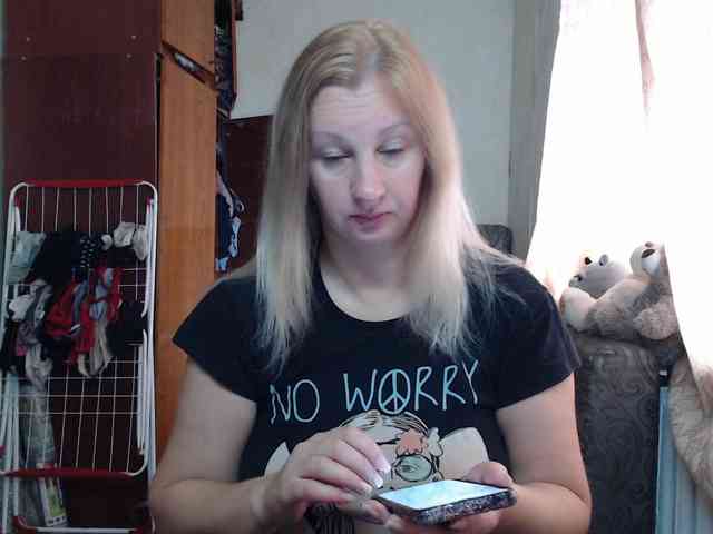 BustyBlondy webcam